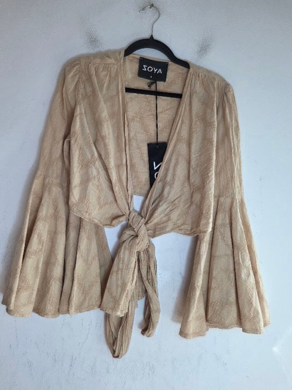 NWT ZOYA Cream 100% Jacquard Flare Sleeve Cropped Front Tie Waist Blouse Small